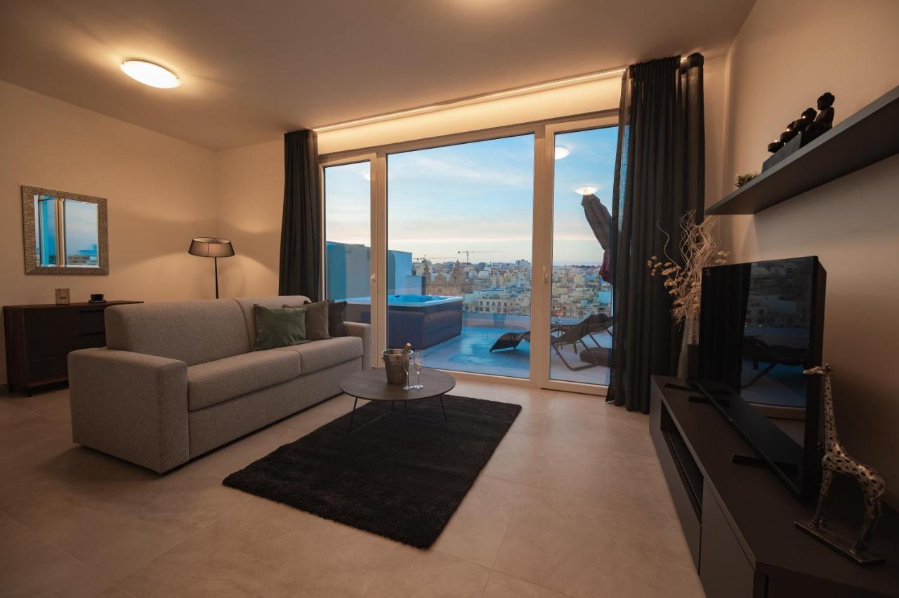 The Address Seafront Suites With Hot Tub Pieta Exterior photo