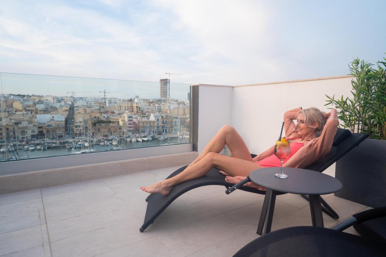 The Address Seafront Suites With Hot Tub Pieta Exterior photo