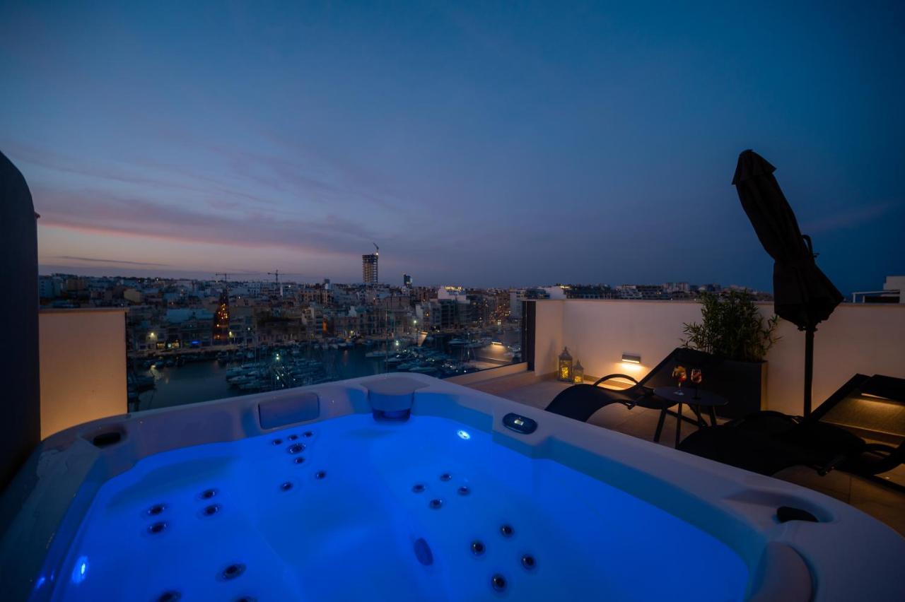 The Address Seafront Suites With Hot Tub Pieta Exterior photo