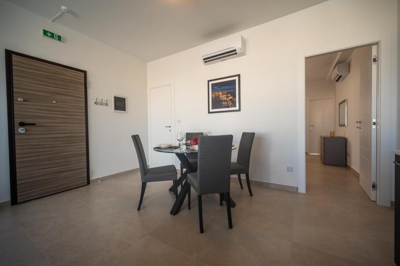 The Address Seafront Suites With Hot Tub Pieta Exterior photo