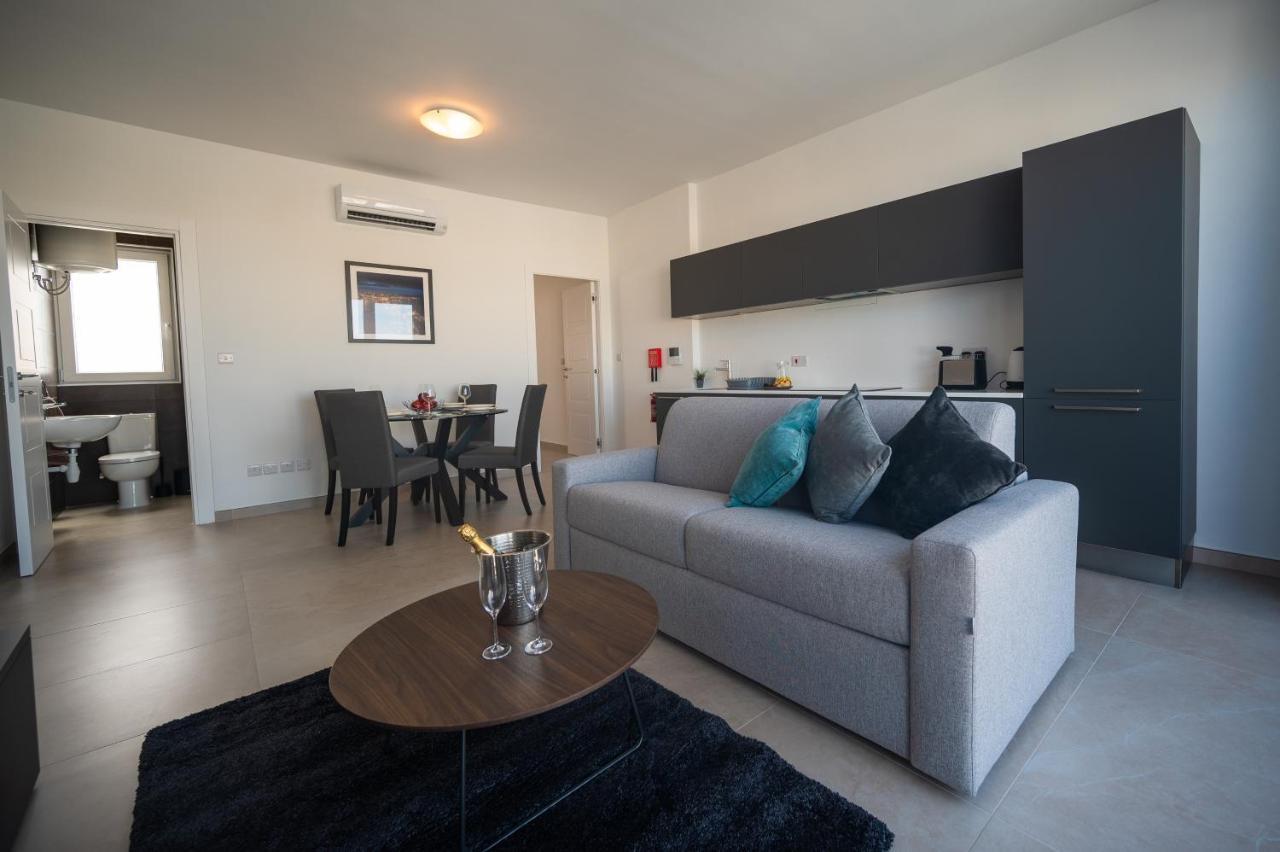 The Address Seafront Suites With Hot Tub Pieta Exterior photo