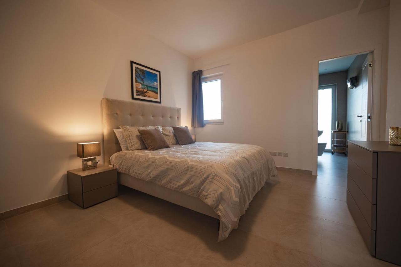 The Address Seafront Suites With Hot Tub Pieta Exterior photo