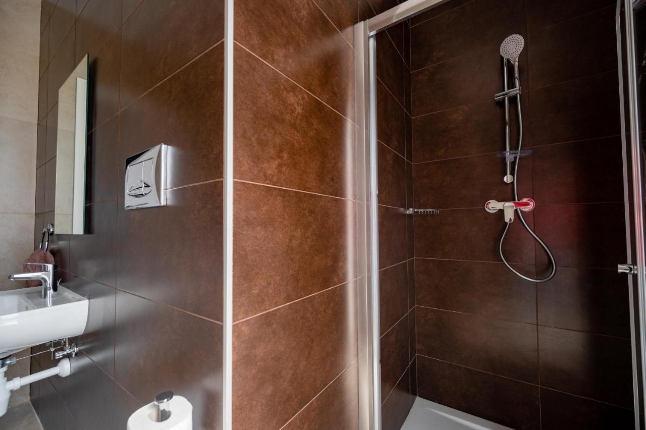 The Address Seafront Suites With Hot Tub Pieta Exterior photo